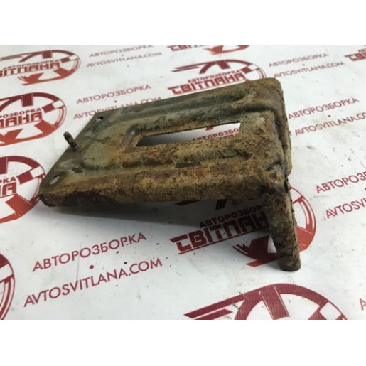Кронштейн заднего бампера правый Kia Sorento 2002-2009 866923E000